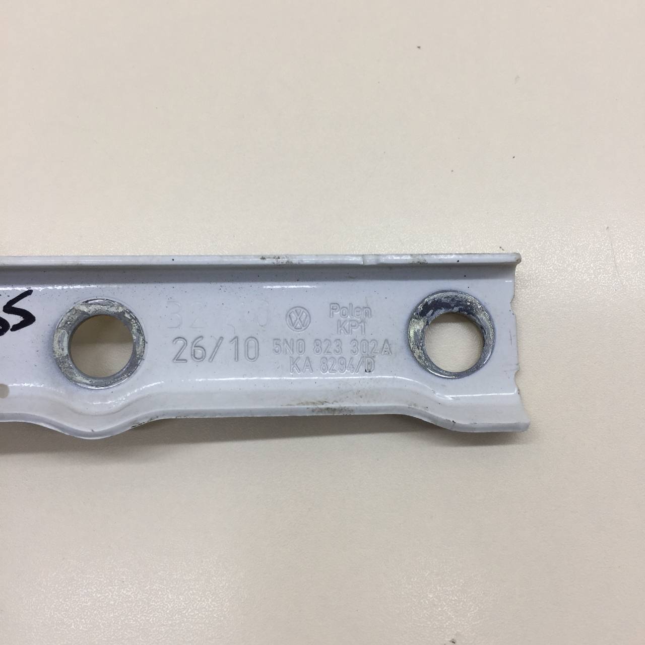 Петля капота правая Volkswagen Tiguan (5N1) 2007-2011 Петля капота правая Volkswagen Tiguan (5N1) 2007-2011