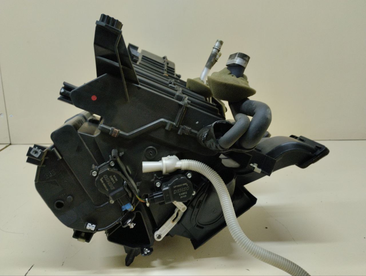 Корпус отопителя Land Rover Discovery 3 (L319) 2004-2009 Корпус отопителя Land Rover Discovery 3 (L319) 2004-2009