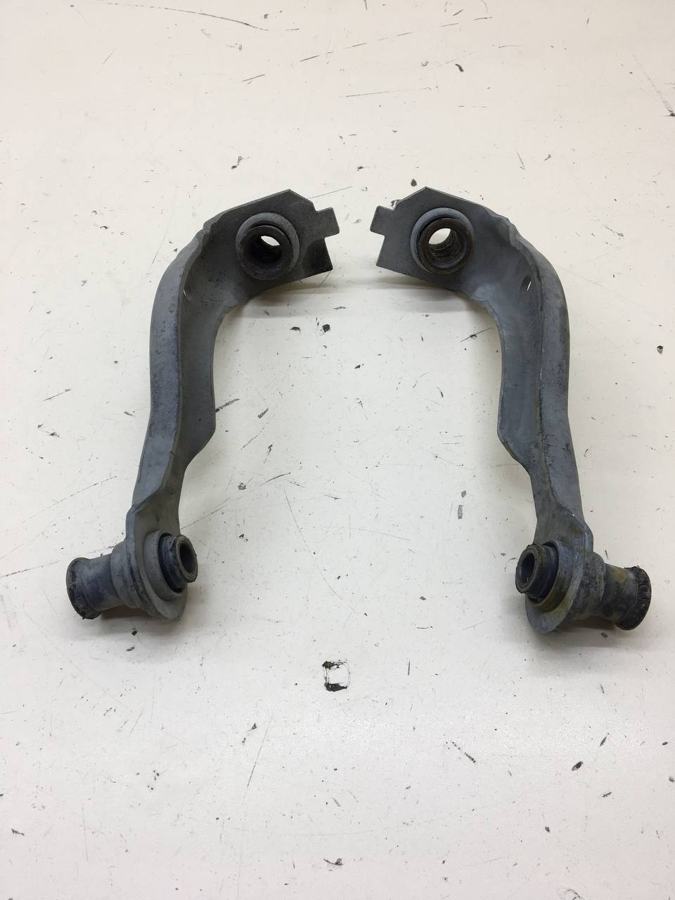 Кронштейн передней балки Nissan Note (E11) 2006-2013 Кронштейн передней балки Nissan Note (E11) 2006-2013