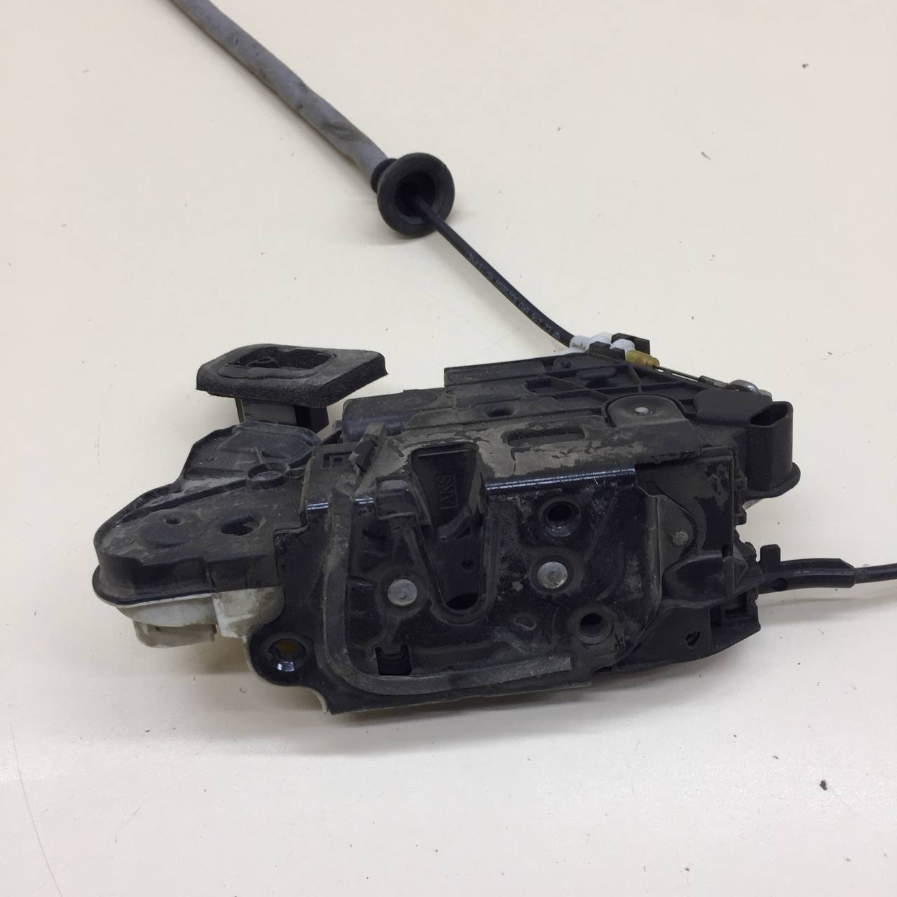 Замок двери передней левой Volkswagen Polo (MK5) 2011-2020