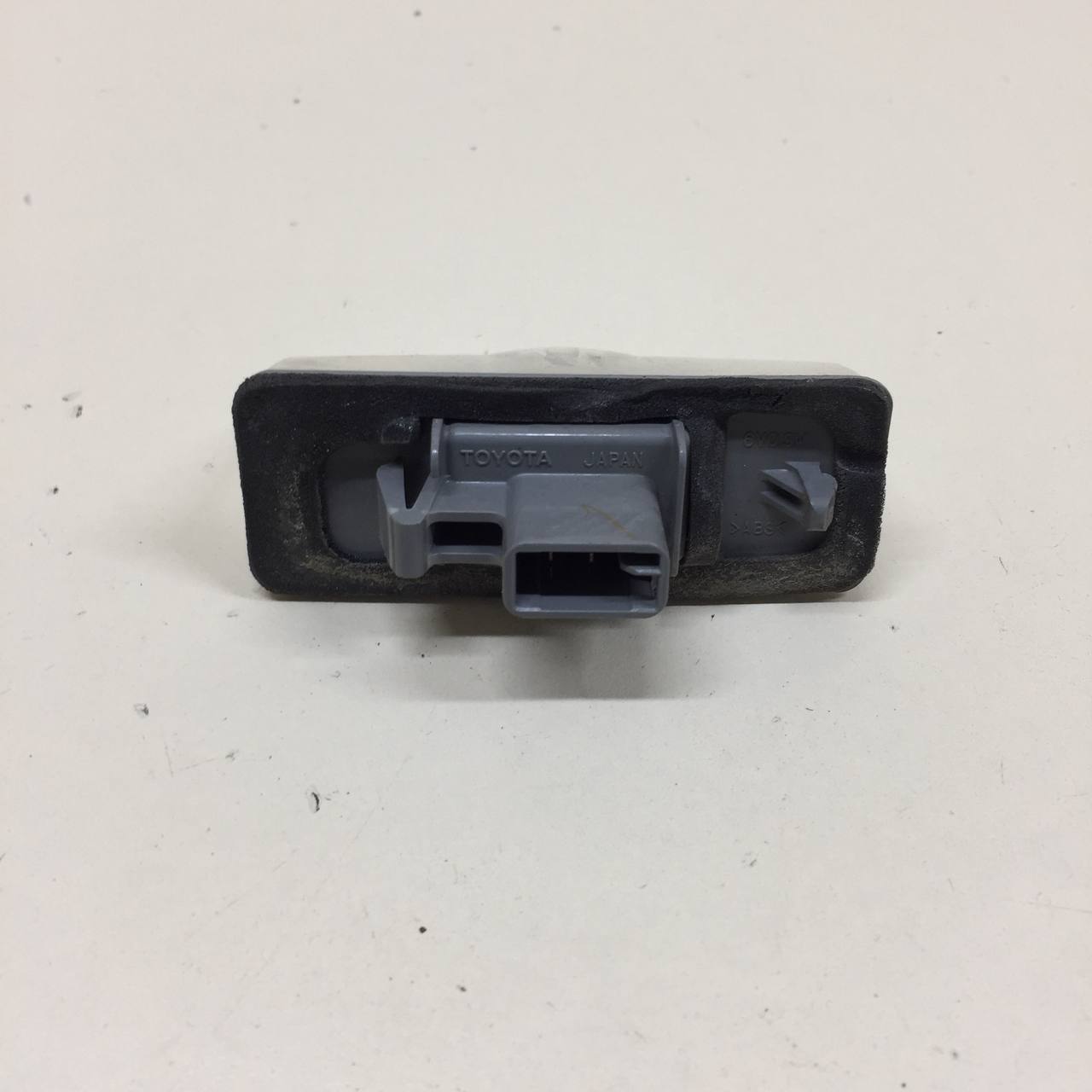 Фонарь подсветки номера Lexus NX 200 (Z10) 2014-2021 Фонарь подсветки номера Lexus NX 200 (Z10) 2014-2021