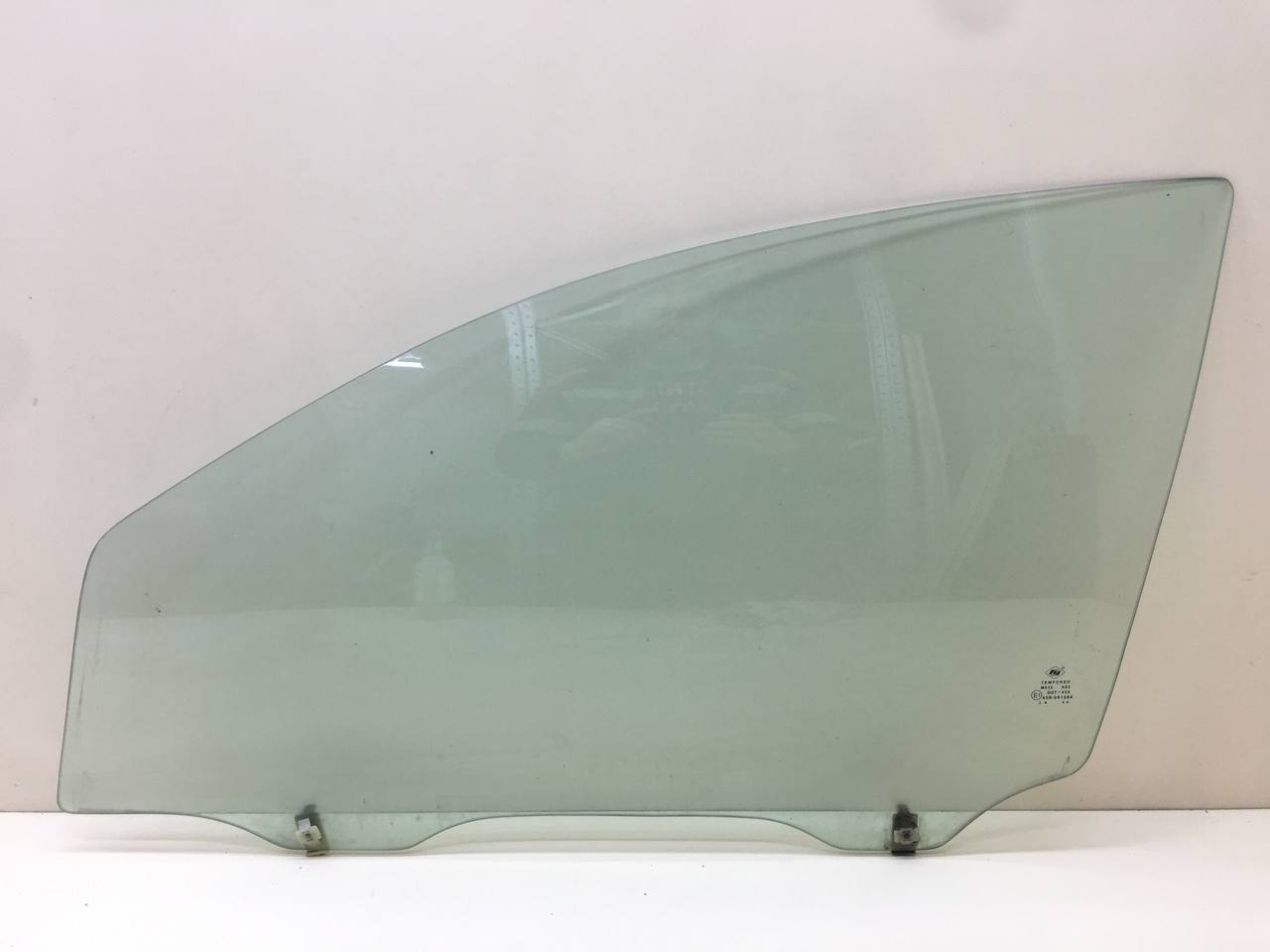 Стекло двери передней левой Chevrolet Aveo T250 2005-2011