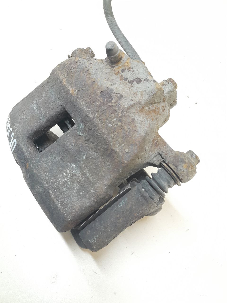 Суппорт передний правый Nissan Almera (N16) 2000-2006