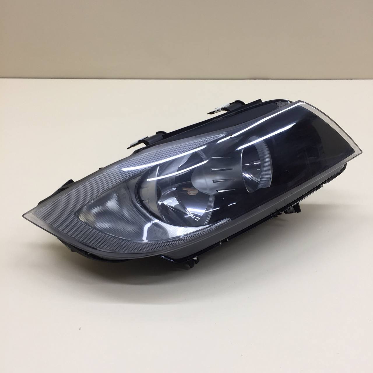 Фара правая BMW 3-series E90/E91 2005-2011 Фара правая BMW 3-series E90/E91 2005-2011