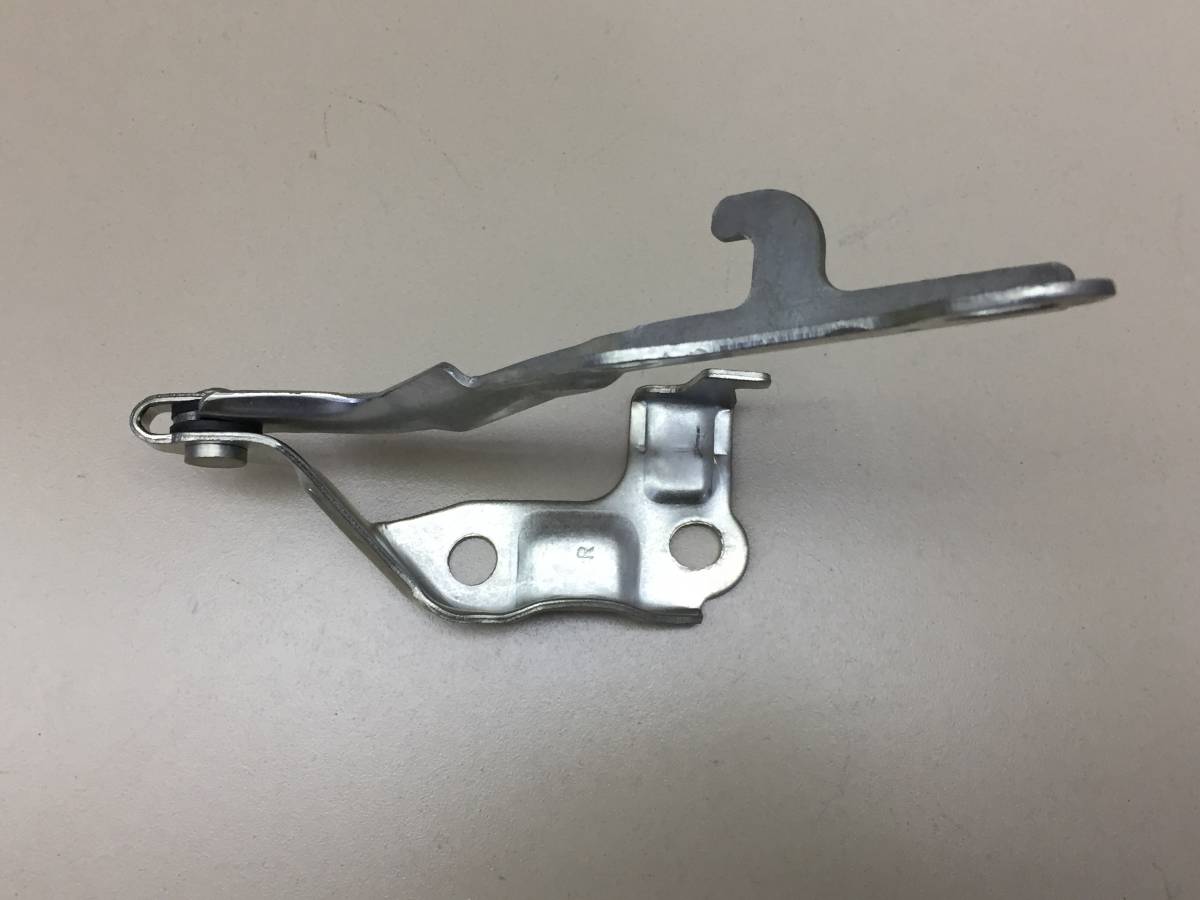 Петля капота правая Toyota Land Cruiser (J100) 1998-2007