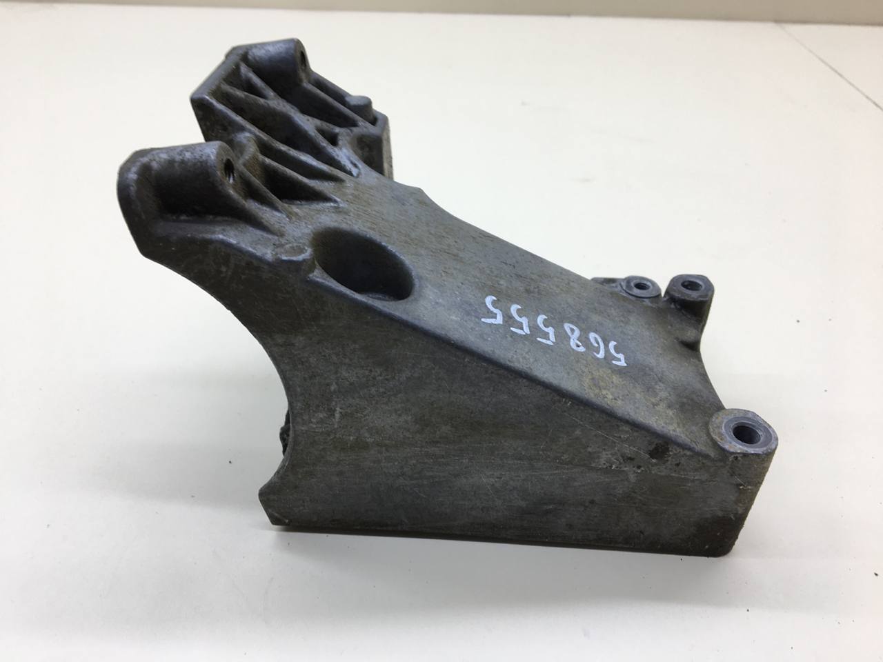 Кронштейн кондиционера Ford Focus 2 (DA) 2005-2008 Кронштейн кондиционера Ford Focus 2 (DA) 2005-2008