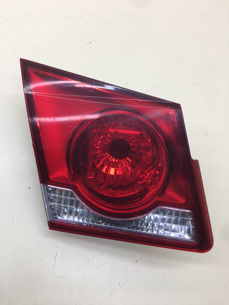 Фонарь задний внутренний левый Chevrolet Cruze (J300) 2009-2016