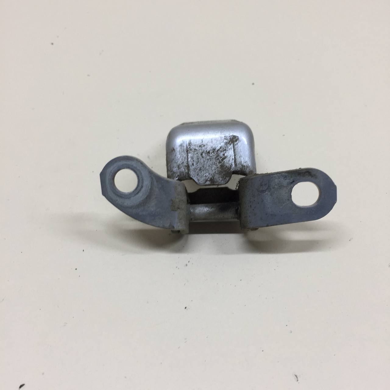 Петля двери задней правой нижняя Toyota Rav 4 (A30) 2006-2013