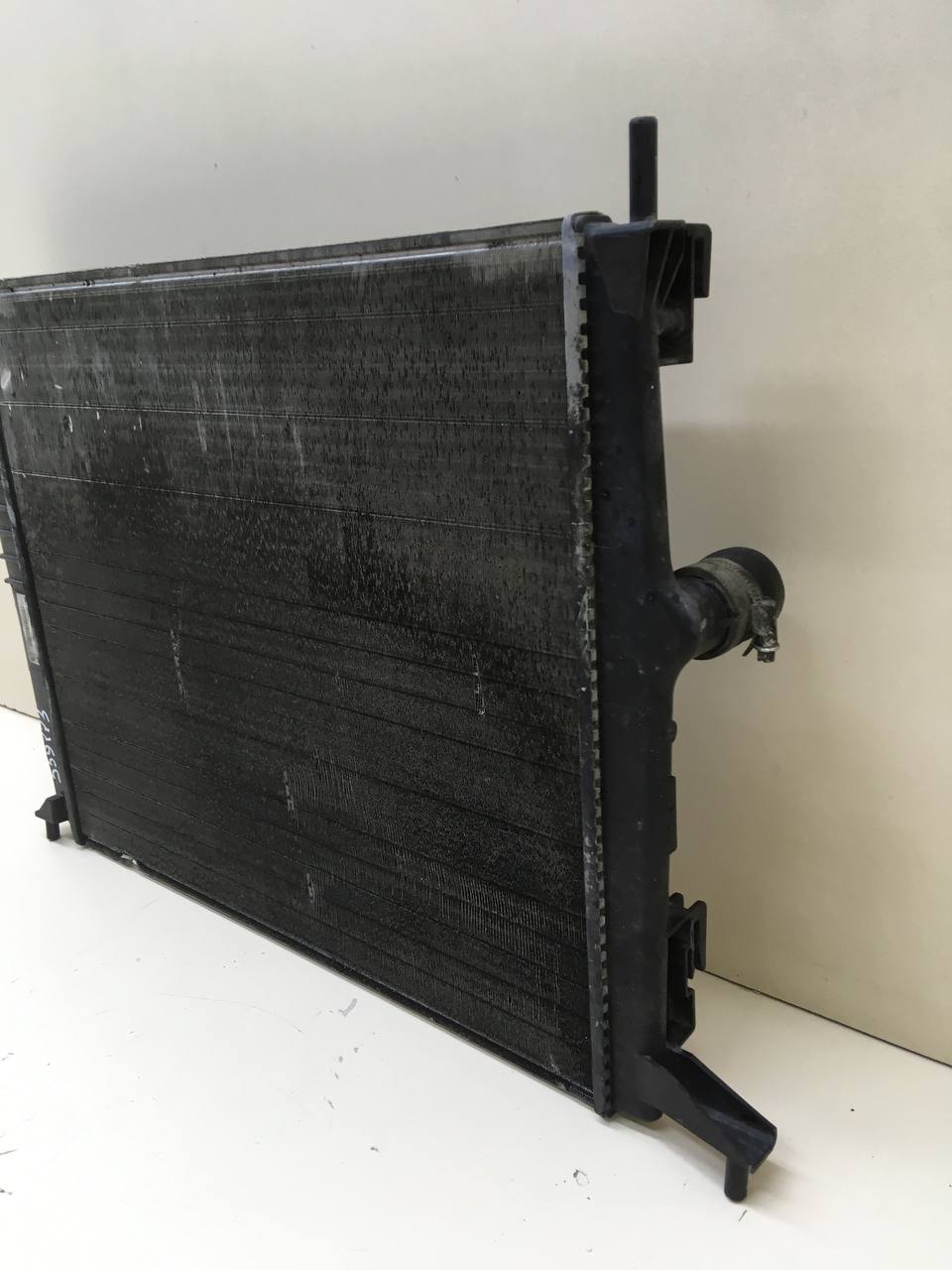 Радиатор охлаждения двигателя Lada Largus 2012>