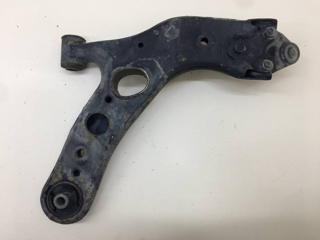 Рычаг передний левый Toyota Rav 4 (XA40) 2013-2019