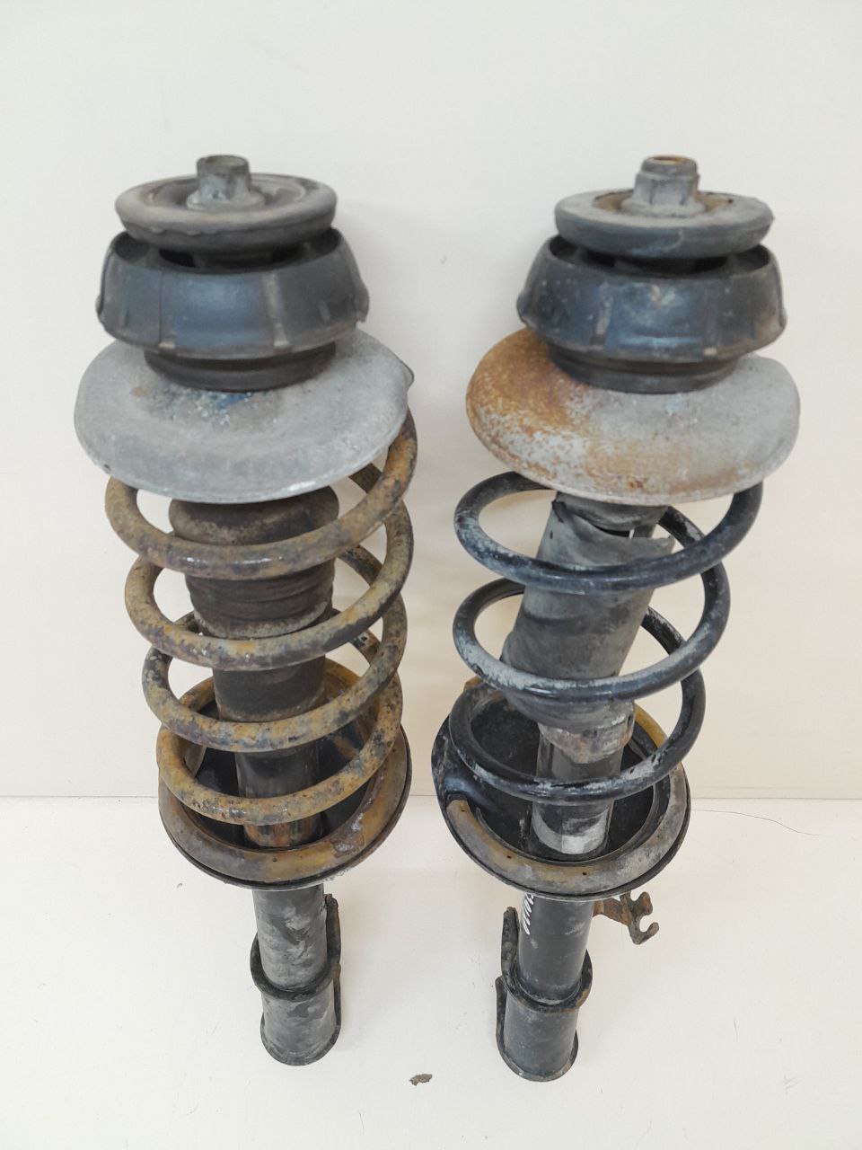 Амортизатор передний Nissan Almera 3 (G11, G15) 2012> Амортизатор передний Nissan Almera 3 (G11, G15) 2012>