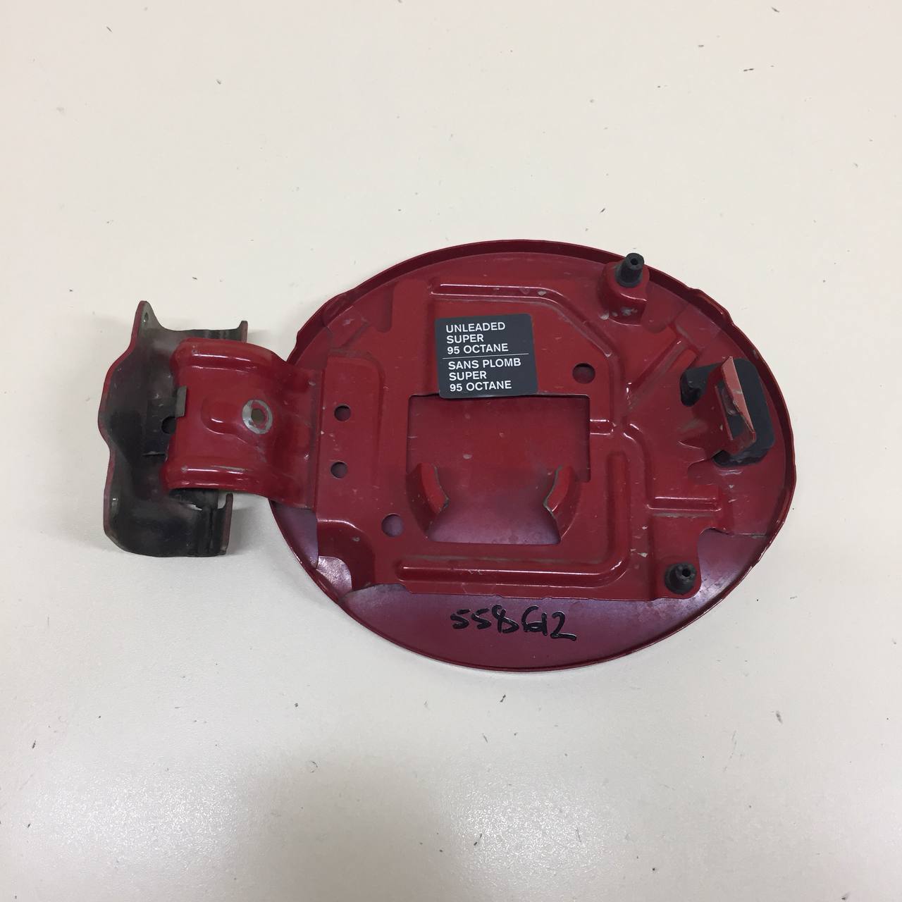 Лючок бензобака Nissan Note (E11) 2006-2013 Лючок бензобака Nissan Note (E11) 2006-2013
