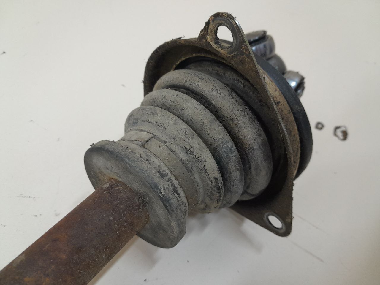 Полуось передняя левая Renault Logan (1) 2005-2014