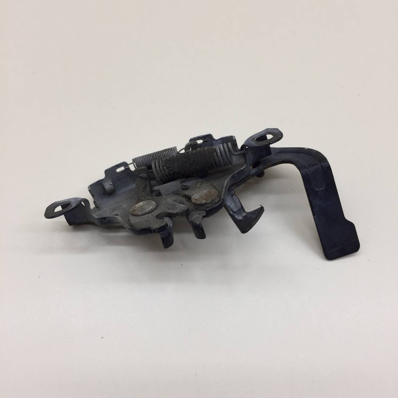 Замок капота Nissan Primera (P12) 2002-2007 Замок капота Nissan Primera (P12) 2002-2007