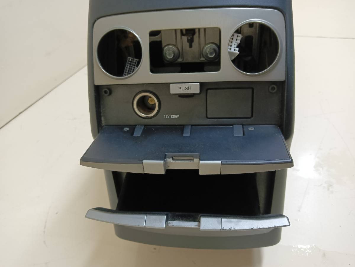 Консоль центральная Hyundai ix55 2007-2013 Консоль центральная Hyundai ix55 2007-2013