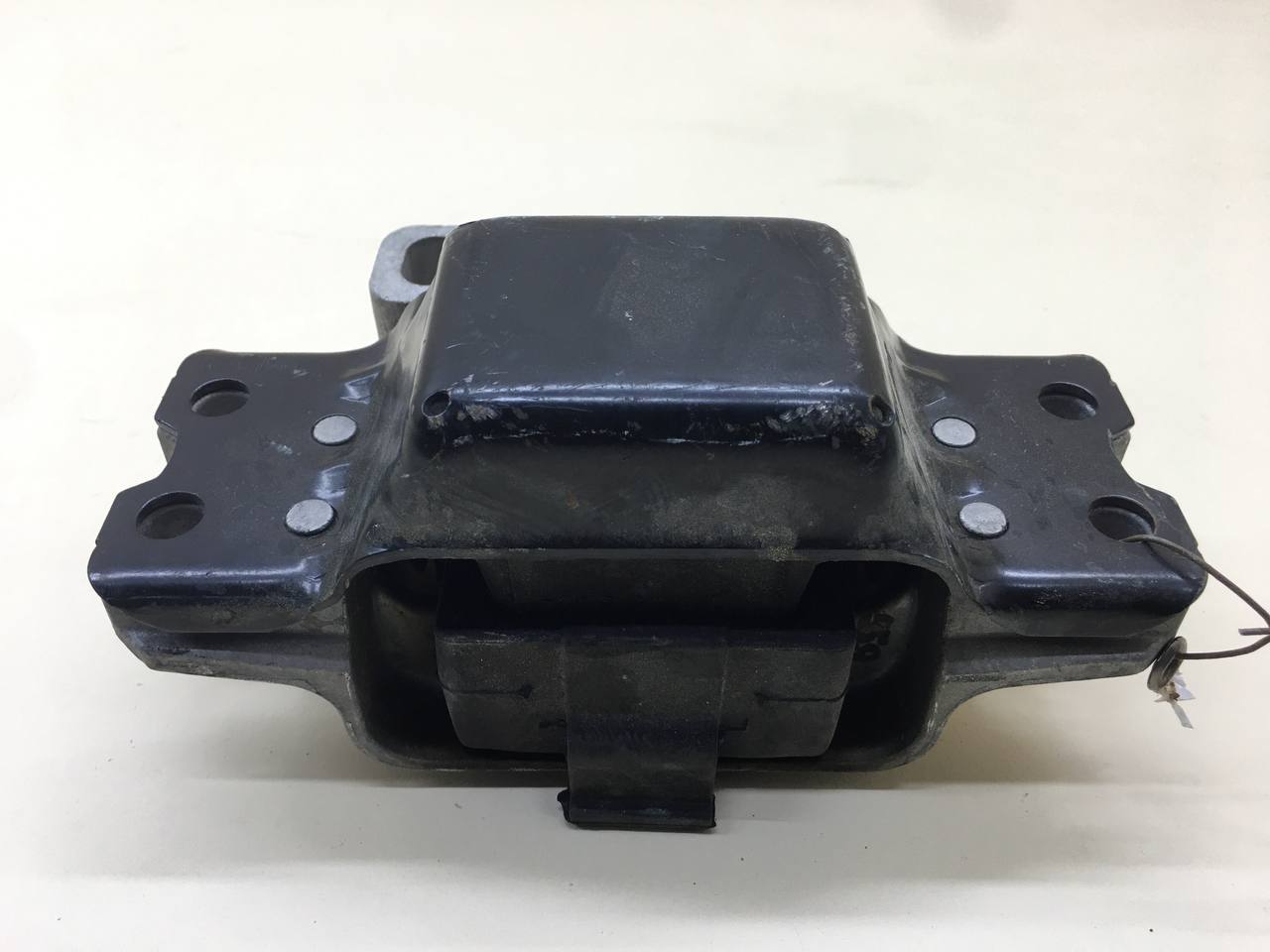 Опора двигателя левая Volkswagen Jetta (A6) 2010-2019