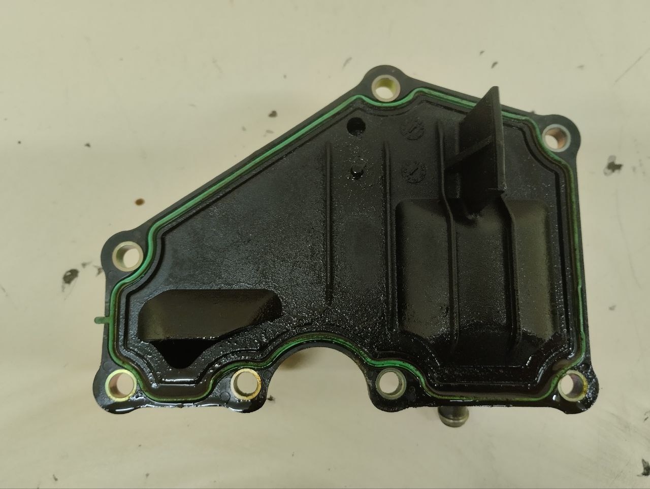 Маслоотделитель Ford Fusion (JU) 2002-2012 Маслоотделитель Ford Fusion (JU) 2002-2012