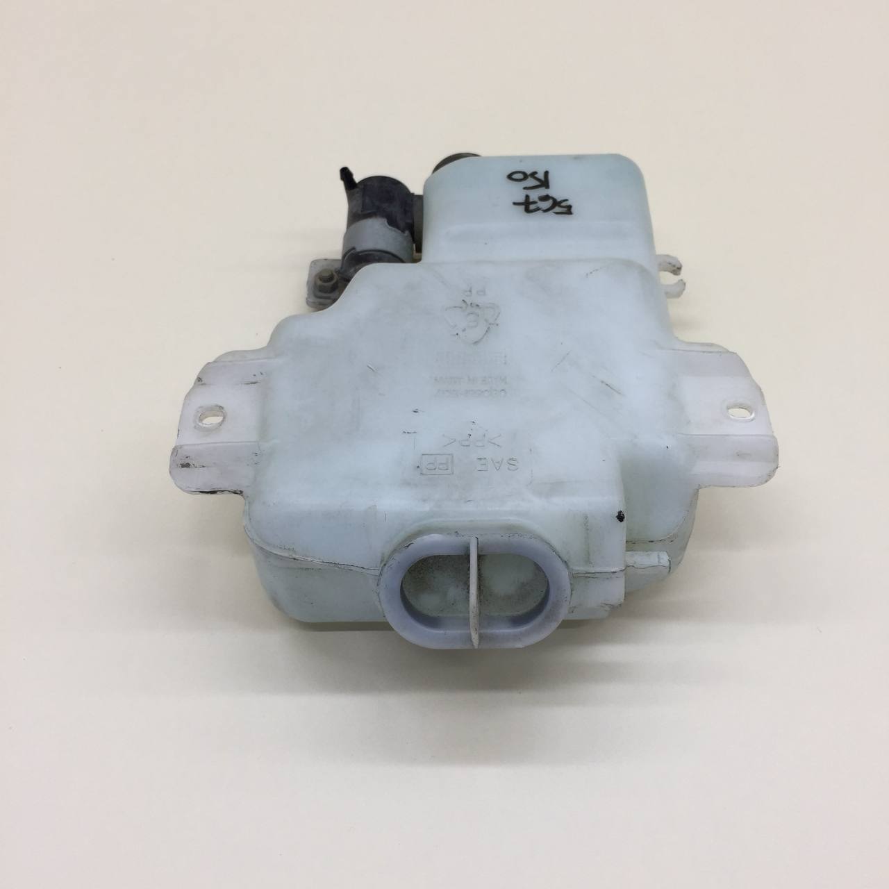 Бачок омывателя Mitsubishi Pajero/Montero 3 (V6, V7) 2000-2006 Бачок омывателя Mitsubishi Pajero/Montero 3 (V6, V7) 2000-2006