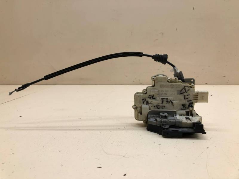 Замок двери задней правой Volkswagen Passat B6 2005-2010
