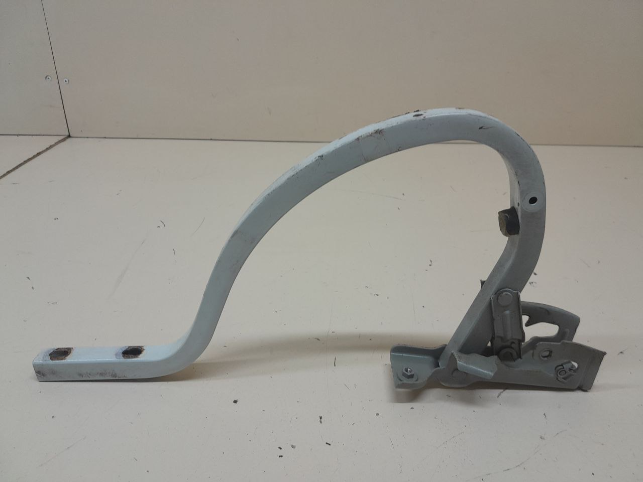 Петля крышки багажника Chevrolet Cobalt (T250) 2011-2015 Петля крышки багажника Chevrolet Cobalt (T250) 2011-2015