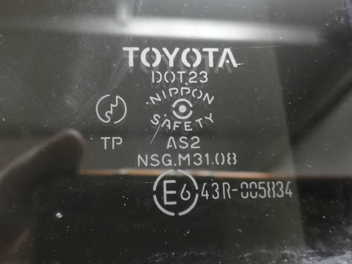 Стекло двери задней левой Toyota Verso (XP20) 1999-2006