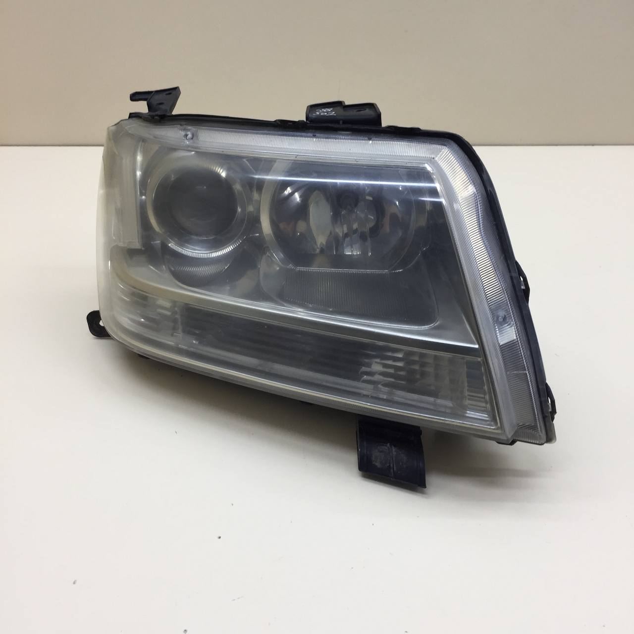 Фара правая Suzuki Grand Vitara 2005-2015