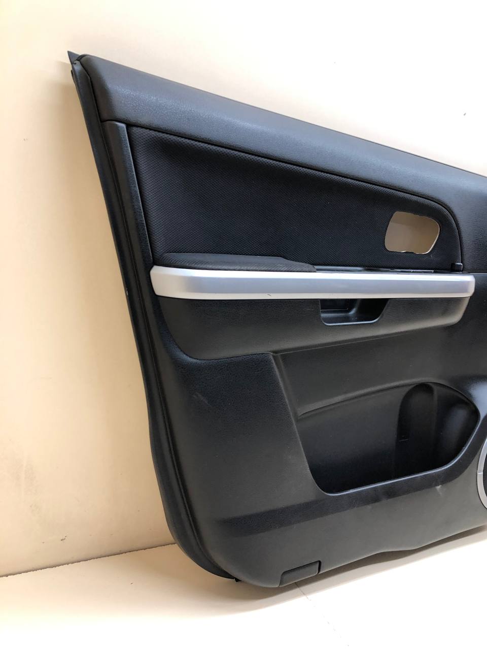 Обшивка двери передней левой Suzuki Grand Vitara 2005-2015