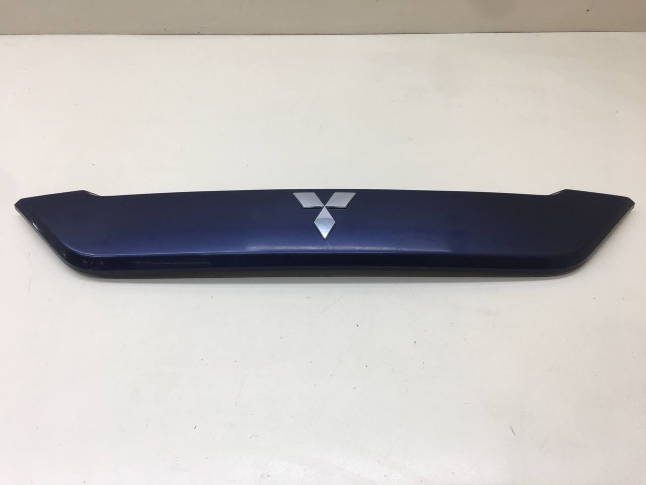 Накладка двери багажника Mitsubishi Outlander XL (CW) 2006-2012 Накладка двери багажника Mitsubishi Outlander XL (CW) 2006-2012