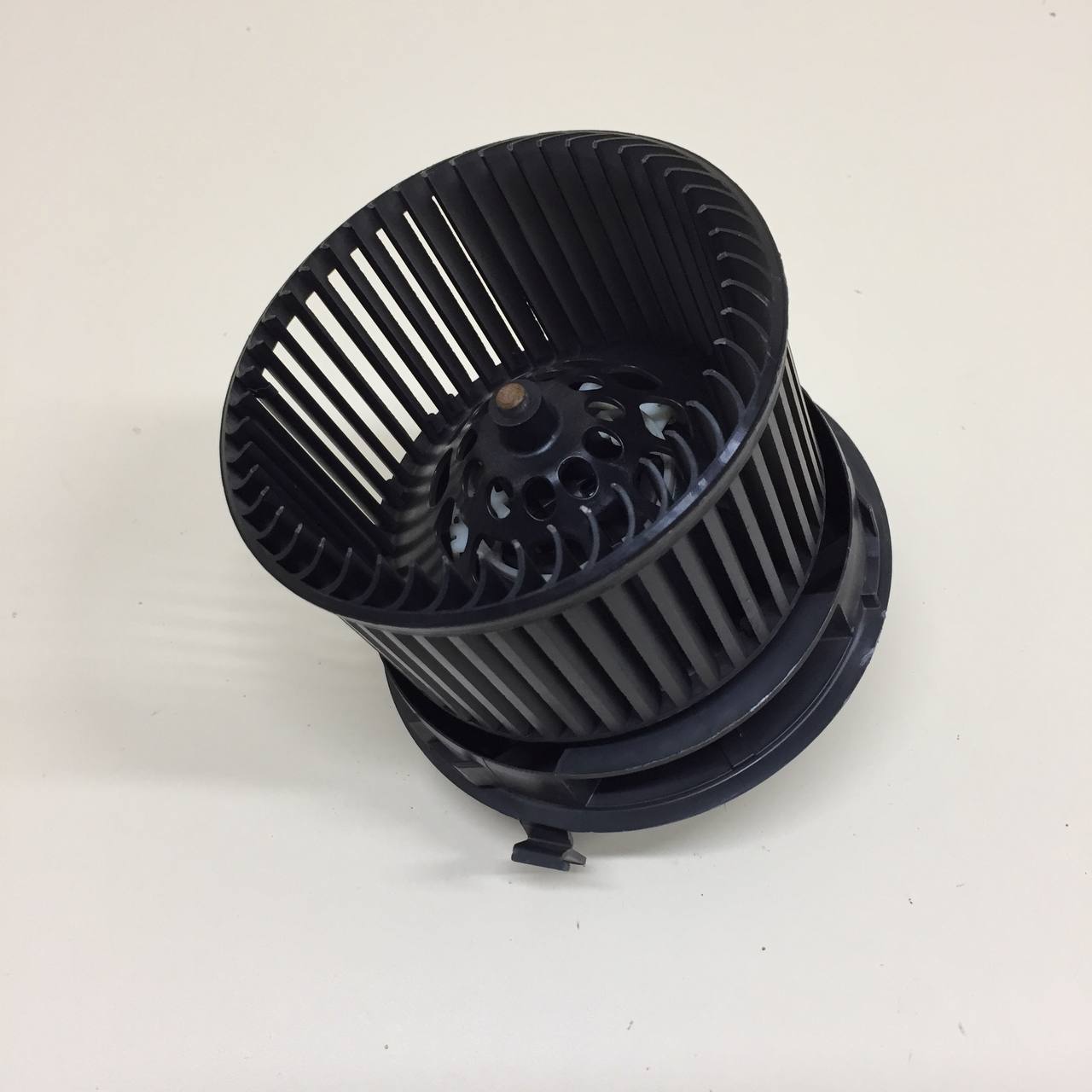 Моторчик отопителя Peugeot 107 2006-2014