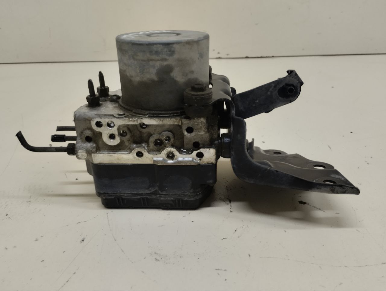 Блок ABS (насос) Toyota Rav 4 (A30) 2006-2013