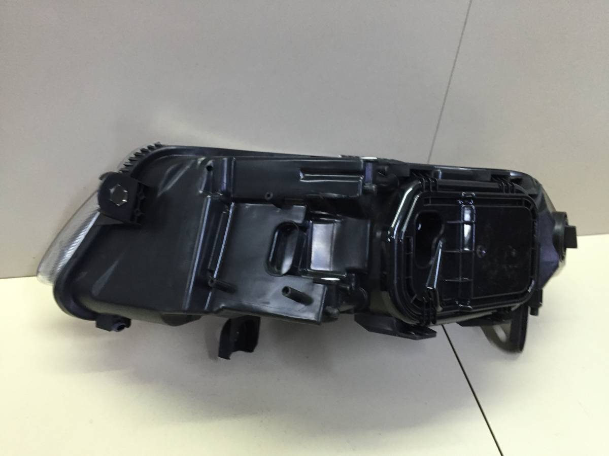 Фара правая Audi A6 (C6) 2005-2011