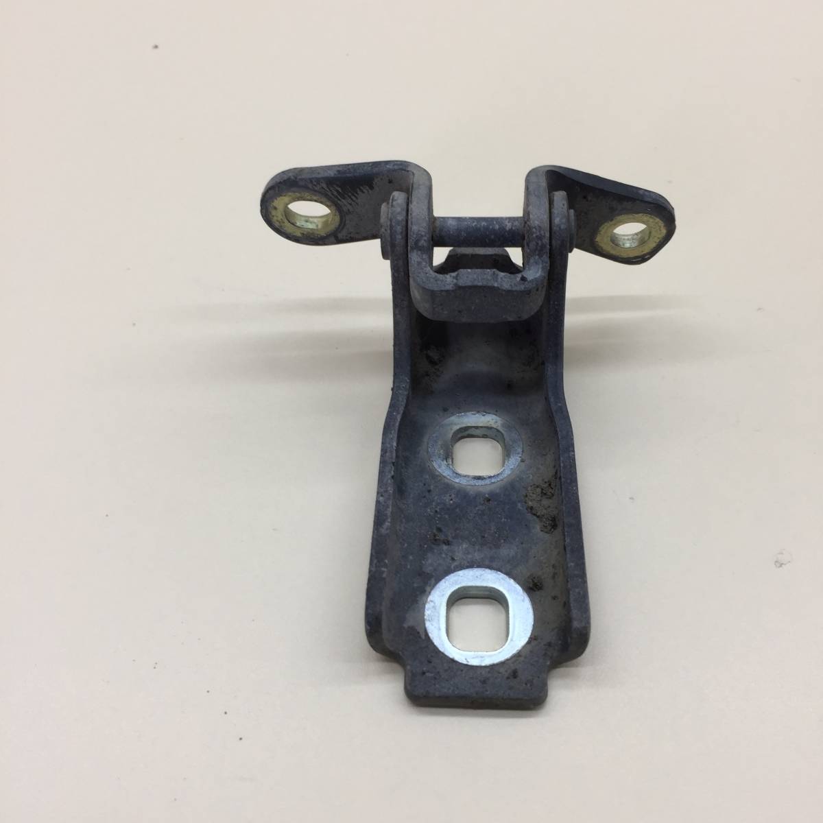 Петля двери передней правой верхняя Chevrolet Cruze (J300) 2009-2016