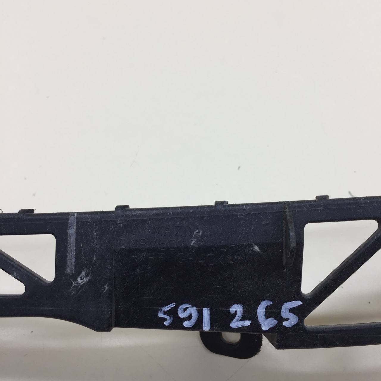 Кронштейн фар левый Mazda Mazda 3 (BK) 2002-2009