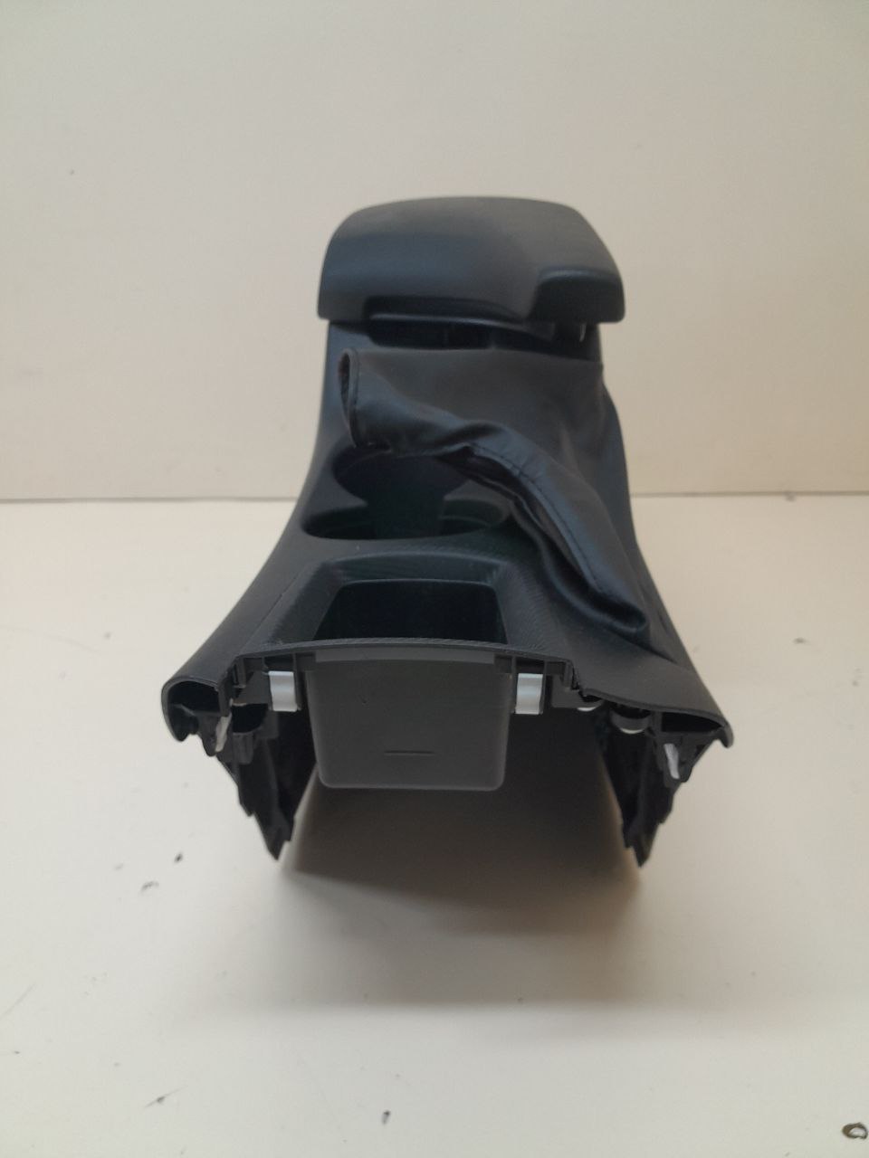 Консоль центральная Mazda Mazda 3 (BM) 2013-2016 Консоль центральная Mazda Mazda 3 (BM) 2013-2016