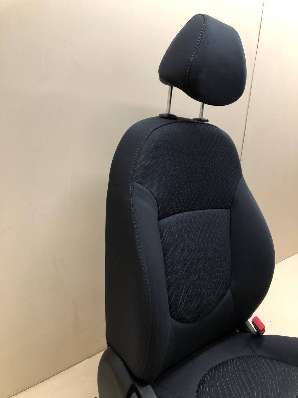 Сиденье переднее правое Hyundai Solaris (RB) 2010-2017 Сиденье переднее правое Hyundai Solaris (RB) 2010-2017
