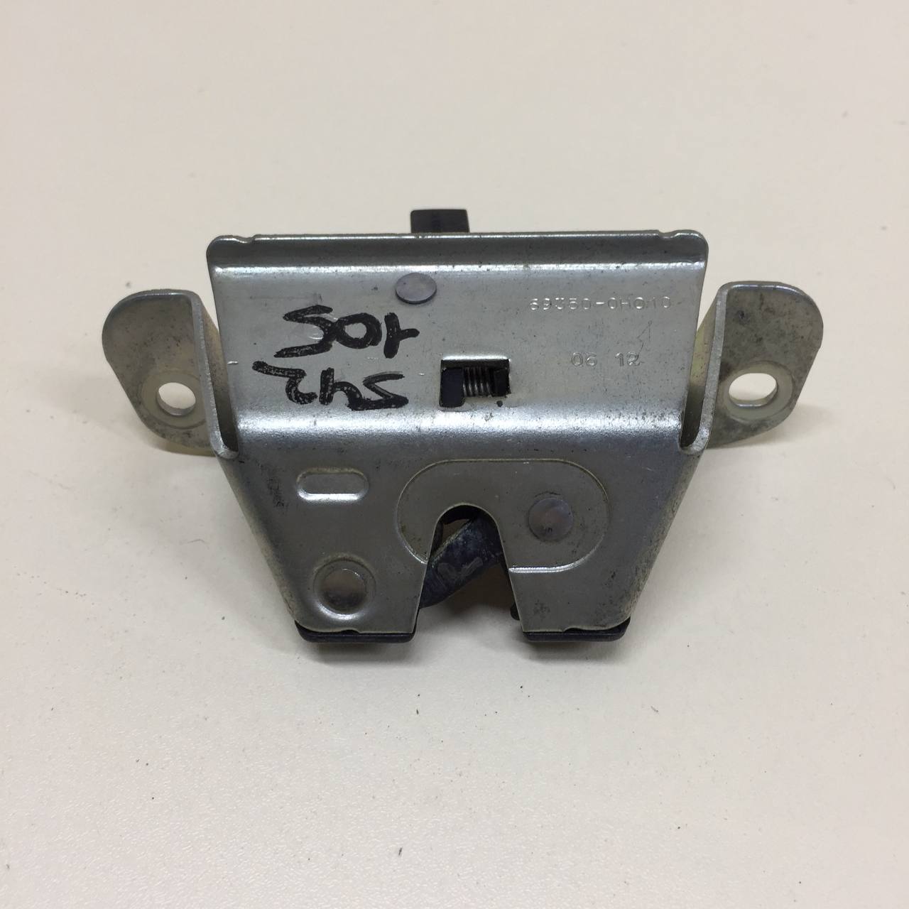 Замок багажника Peugeot 107 2006-2014 Замок багажника Peugeot 107 2006-2014