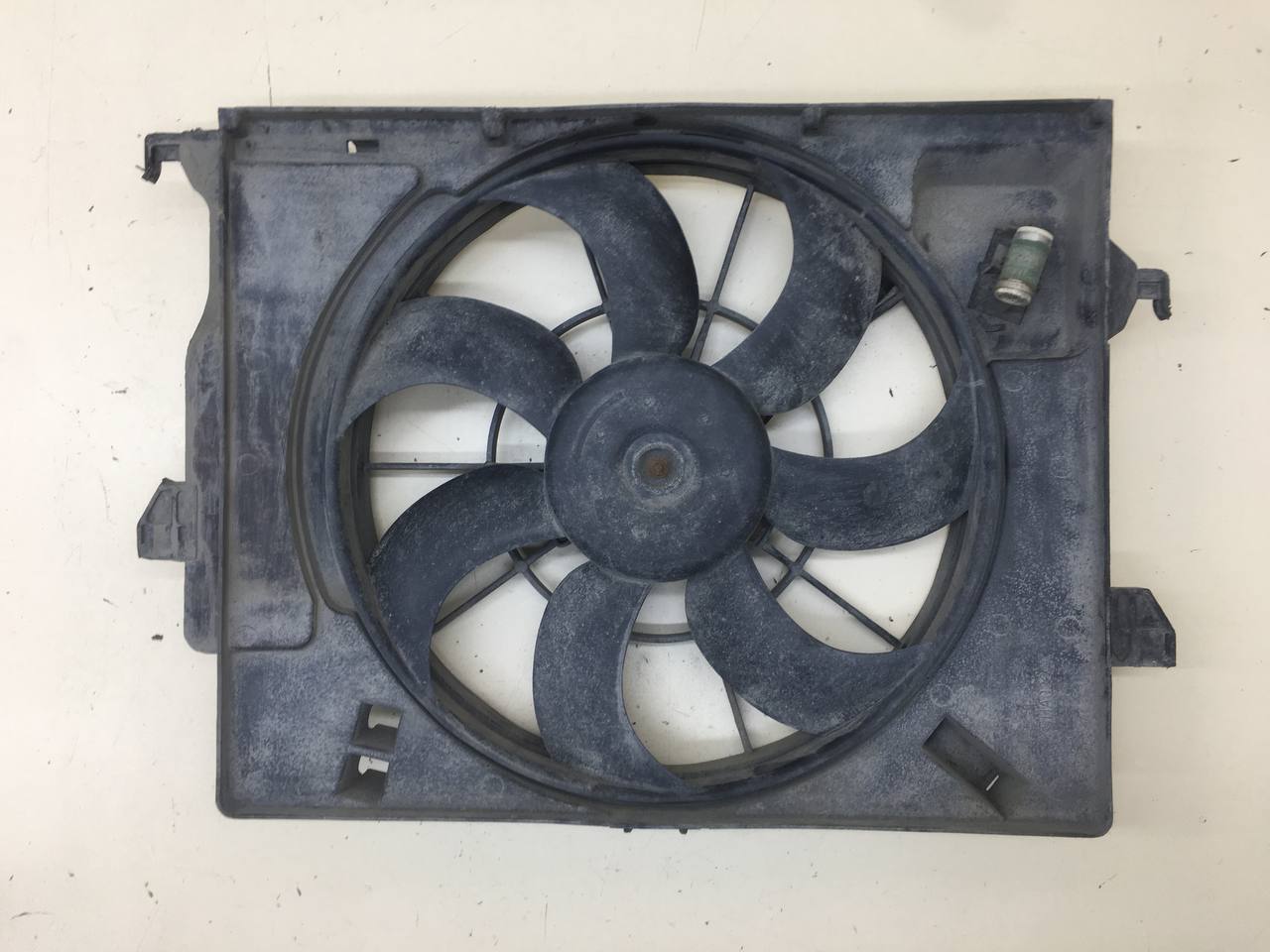 Диффузор вентилятора Kia Rio 3 (QB) 2011-2017