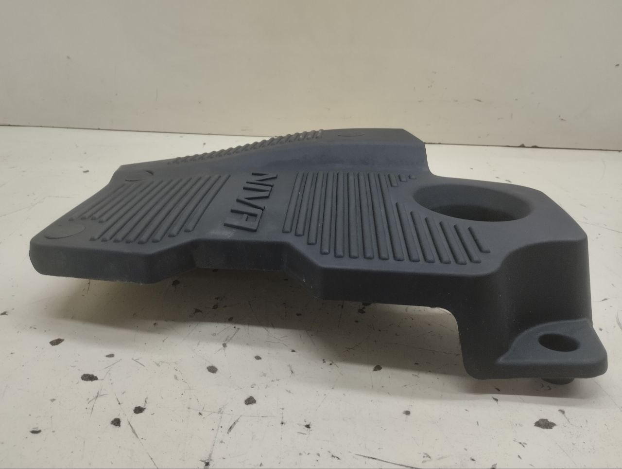 Крышка двигателя декоративная Chevrolet Niva 2009-2020 Крышка двигателя декоративная Chevrolet Niva 2009-2020