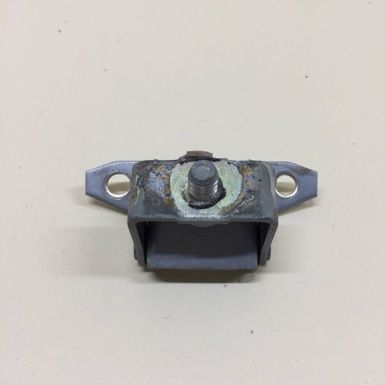 Петля двери багажника Mazda Mazda 3 (BM) 2013-2016 Петля двери багажника Mazda Mazda 3 (BM) 2013-2016