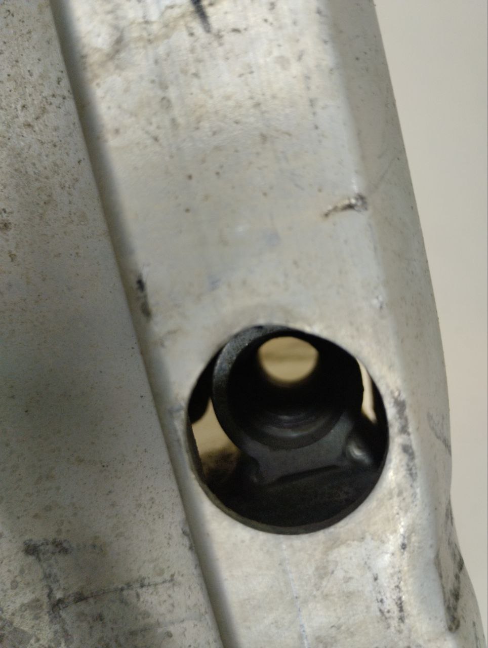 Усилитель заднего бампера Audi Q5 (8R) 2008-2017