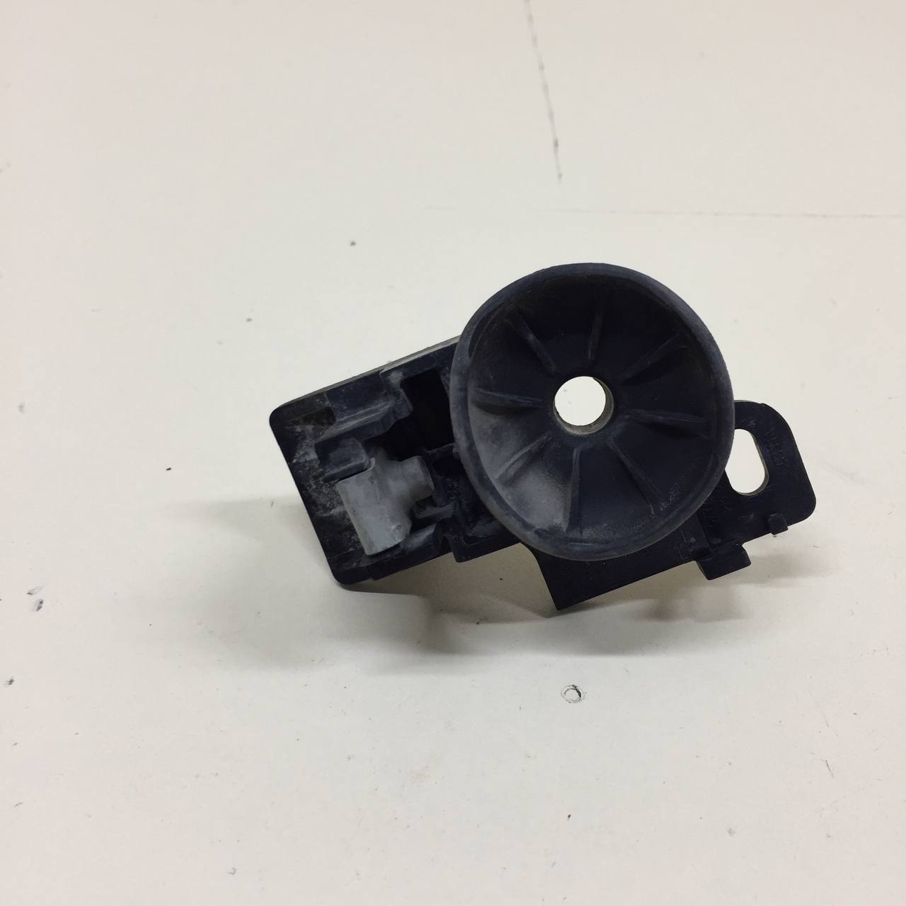 Кронштейн радиатора Jaguar XE (760) 2014-2021