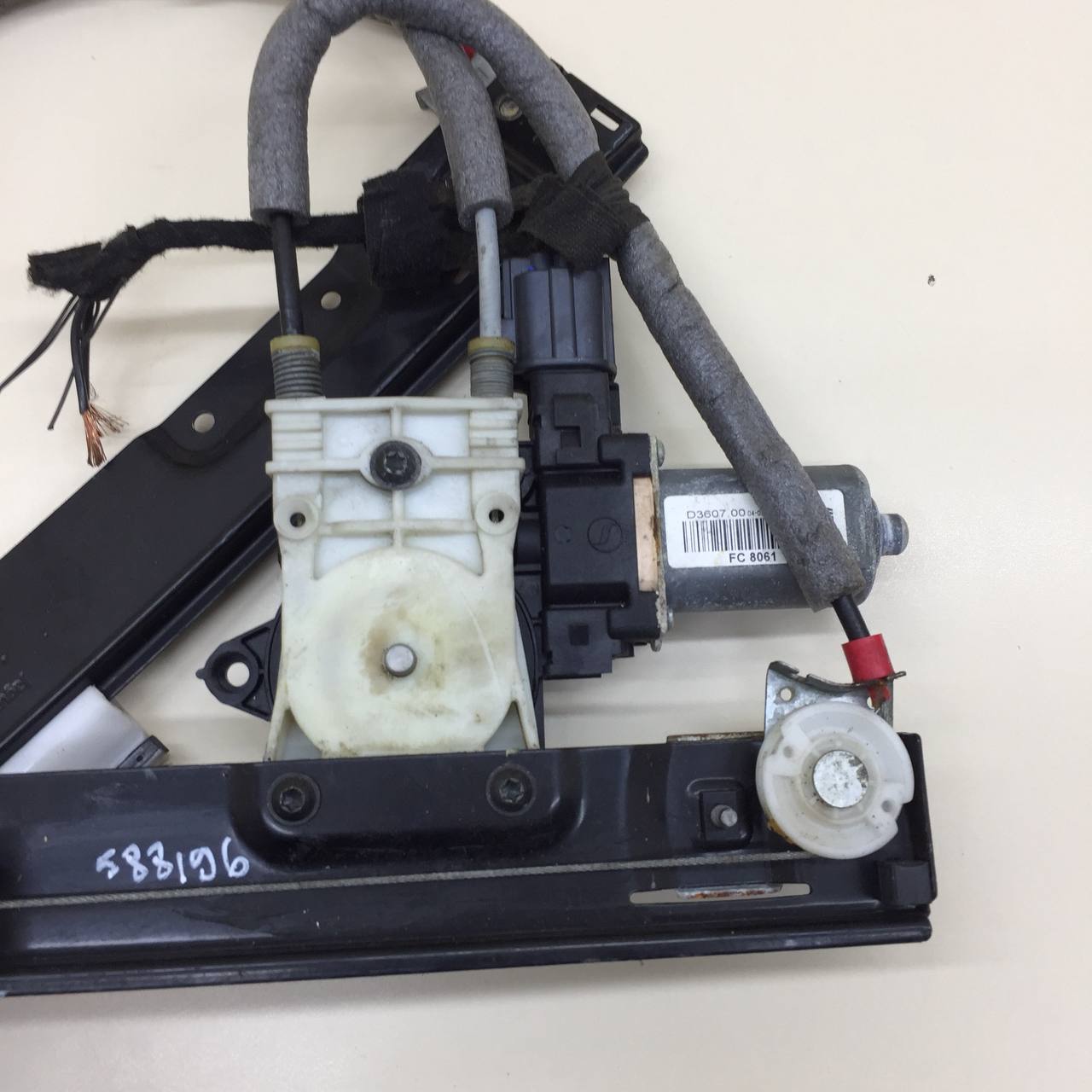 Стеклоподъемник электр. передний левый Jaguar XF 2007-2015