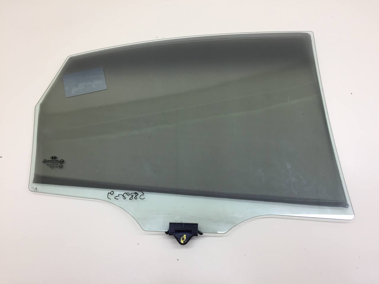 Стекло двери задней левой Hyundai Elantra (HD) 2006-2010