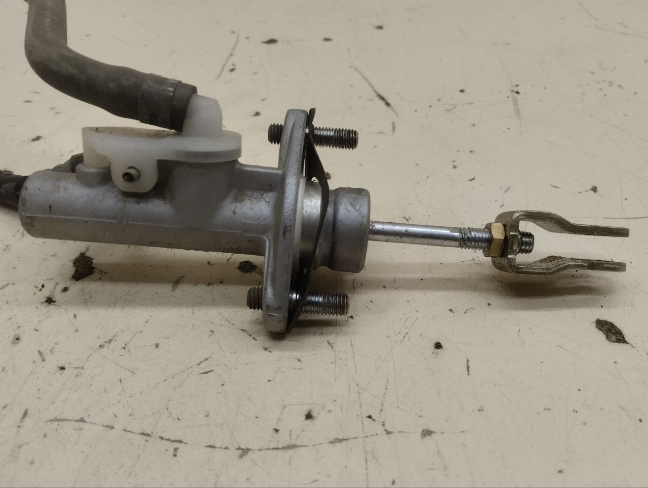 Цилиндр сцепления главный Mitsubishi Lancer 9  (CS/Classic) 2000-2011