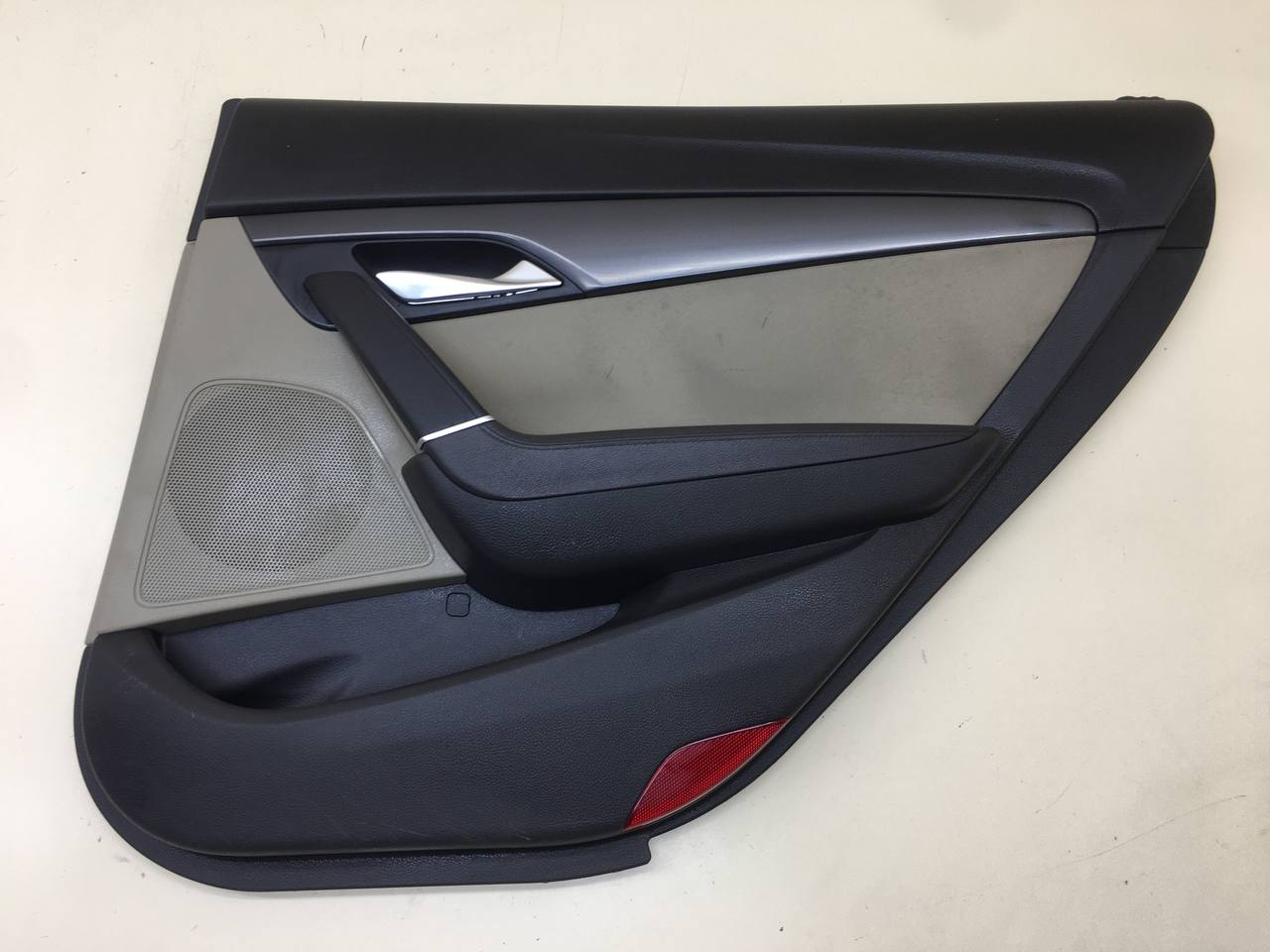 Обшивка двери задней правой Hyundai i40 (VF) 2011>