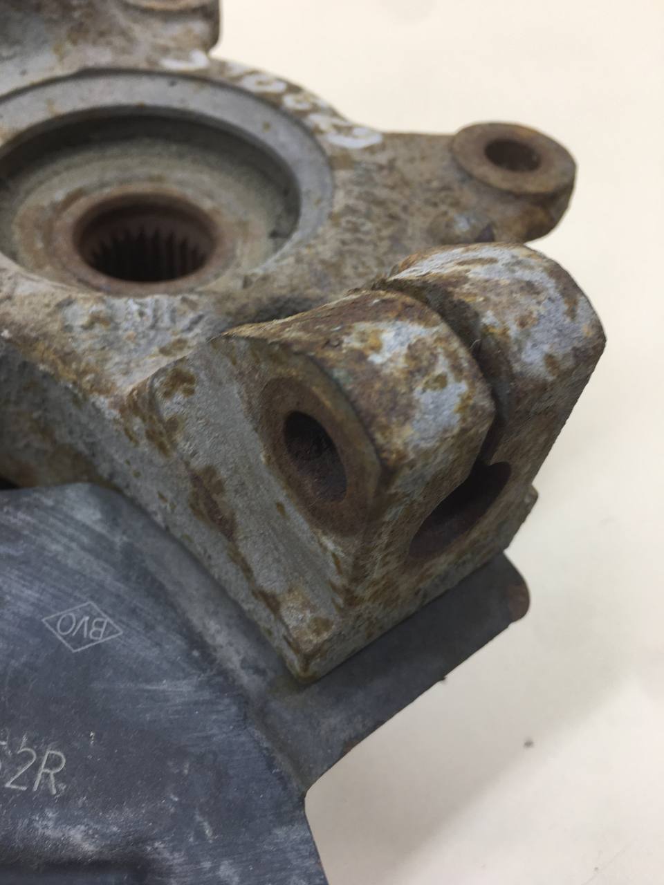 Кулак поворотный передний левый Renault Logan (2) 2014>