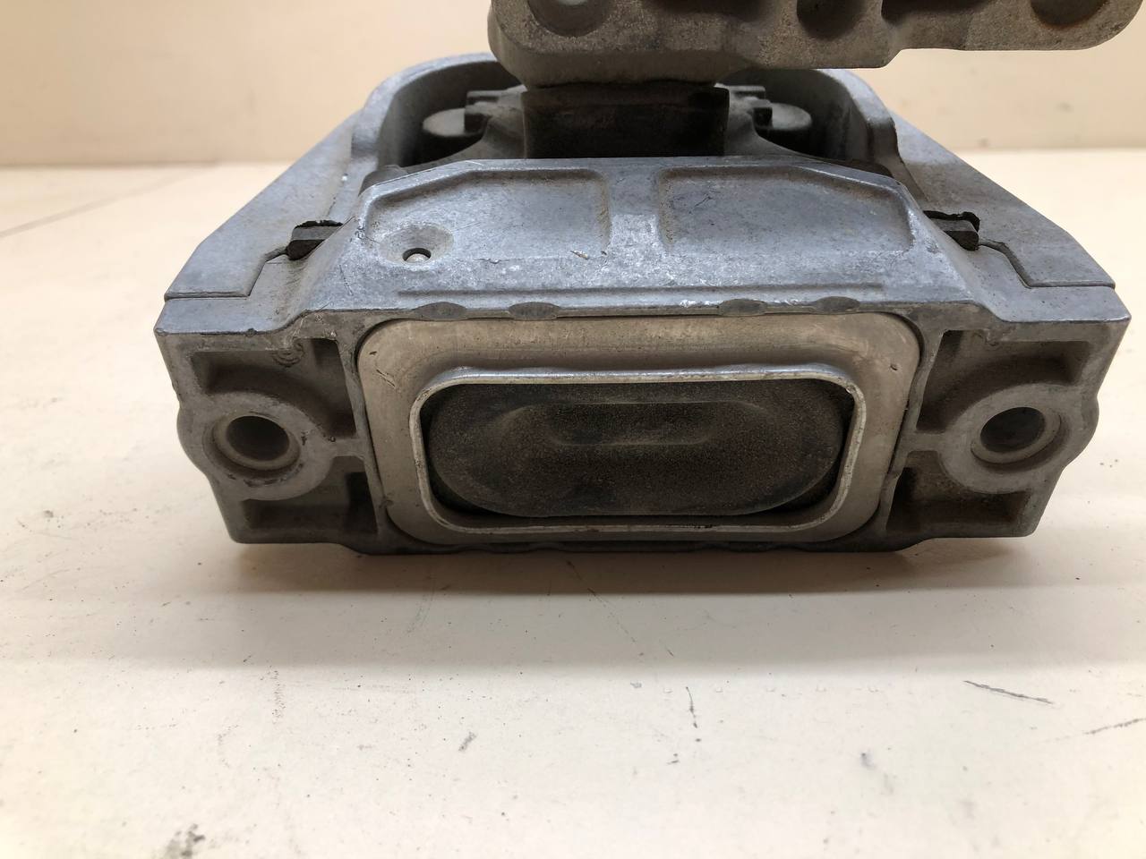 Опора двигателя правая Volkswagen Golf 5 (1K) 2003-2009 Опора двигателя правая Volkswagen Golf 5 (1K) 2003-2009