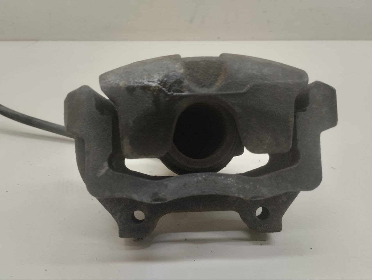 Суппорт передний правый Lada Granta 2011>