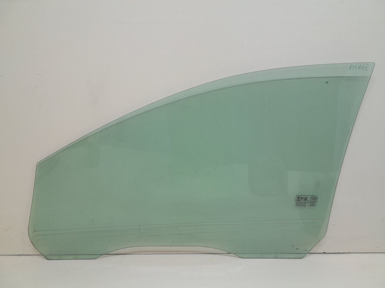 Стекло двери передней правой Ford Focus 2 (DB) 2008-2011