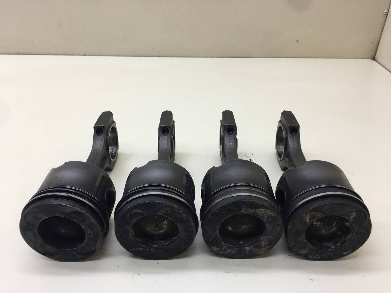 Поршень с шатуном BMW 3-series E90/E91 2005-2011 Поршень с шатуном BMW 3-series E90/E91 2005-2011